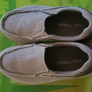Deer stag slip on stone washed canvas shoe. Size little kids 2M